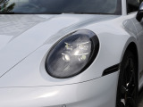 LEDヘッドライト(PDLS+)は、ダイナミックレベライザー、コーナリングライト、車速感応式ヘッドライトコントロール、ハイビームアシスタントが備わり、近遠距離や横方向の照射を的確にし安全性を高めます。