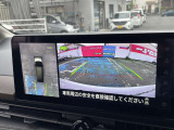 車を真上から見ているように、周囲の状況を把握しながら安心して駐車が行えるアラウンドビューモニター装備!