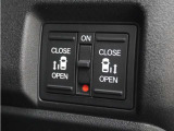 ◆両側電動スライドドア◆狭い駐車場でも乗り降りが楽々♪お子様が隣の車にドアを当ててしまう心配もございません!小さなお子様連れの方もこれで安心。