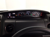 メーターの横に液晶カラーディスプレーを装備。航続可能距離等の情報やHonda SENSINGの注意・警告を表示します!