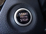 【プッシュスタート】キーが車内にあれば、エンジンの始動・停止はブレーキを踏んでスイッチを押すだけ!キーを取り出す手間を省き、ワンプッシュで操作するので簡単でスムーズ!