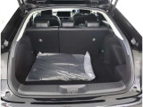 開口部の広いラゲージスペースは、ゴルフバックなどの荷物もラクラク積み込めます。
