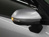 サイドターンランプ付きドアミラー。車両のドレスアップと右左折時の被視認性を兼ね備えたお洒落なミラーです。