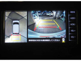 バックガイドモニター付。後方を確認しながら安心して駐車することができます。運転初心者も熟練者も必須機能!ついていて損はないですね