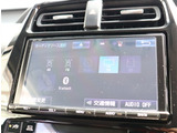 お車選びをお楽しみ頂けるよう、在庫車の展示スペースを十分に確保しております。