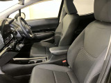 高いホールド性で運転姿勢が安定します。長距離ドライブでも疲れにくいのが魅力です。快適なドライビングライフをお送りください♪