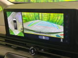 【アラウンドビューモニター】専用のカメラにより、上から見下ろしたような視点で360度クルマの周囲を確認することができます☆死角部分も確認しやすく、狭い場所での切り返しや駐車もスムーズに行えます。