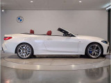 【BMWの伝統-3】BMWのお車は、&ldquo;駆け抜ける歓び&rdquo;を体現しております。走行の安定性とコーナリングの良さを追求し、思い通りにハンドルの操作可能です。