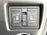 【両側パワースライドドア】スマートキーや運転席のスイッチで後席両側スライドドアの開閉が可能♪電動だから力を入れてドアを開ける必要が無く、小さなお子様でも簡単に開け閉めでき快適です♪