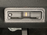 ETCがついています。高速道路の料金所の通過も楽々です。 カードの取り出しもしやすい場所についています。
