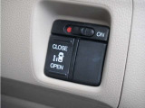 ◆片側電動スライドドア◆狭い駐車場でも乗り降りが楽々♪お子様が隣の車にドアを当ててしまう心配もございません!小さなお子様連れの方もこれで安心。