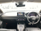 【ハンドル】運転にかかわる様々な操作を安全に行えるように視点移動が少なく、操作性に配慮されたスイッチ類が凝縮されたコックピット。