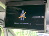 【後席モニター】家族や友人とお出かけする機会が多い方に大人気の後席モニターを装備!見やすい位置に画面がありテレビやDVDの視聴も快適!友達もお子様も、後席にしか乗らなくなるかも??