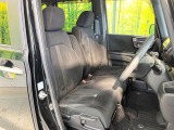 運転席シート廻りは使用感も少なく、良好な状態となっています。前オーナー様が丁寧に使っていたことがよくわかりますね。
