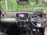 フロントガラスが大きく、ワイドな視界で運転もしやすくなるように、設計されています。