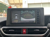 バックガイドモニターで、後方を確認しながら安心して駐車することができます。運転初心者も熟練者も必須の機能ですよ!