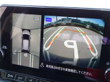 【アラウンドビューモニター&バックモニター】クルマを真上から見下ろしているかのような映像が表示され、周囲の状況がひと目で把握できるので、安心してスマートに駐車できます。駐車が苦手な方にオススメです!