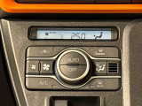 快適装備のオートエアコン♪ 温度設定をすれば、自動で車内の温度管理をしてくれる優れ物です☆彡