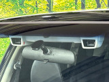【アイサイトVer2】前方の車両等を検知し、衝突しそうな時は警報で注意を促し、ブレーキを踏む力をサポート。ブレーキを踏めなかった場合は衝突被害軽減ブレーキが作動、衝突回避をサポートします。
