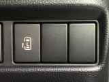 【パワースライドドア】スマートキーや運転席のスイッチでスライドドアの開閉が可能♪電動だから力を入れてドアを開ける必要が無く、小さいお子様でも、重い荷物を持っている時もラクに開け閉めできます♪