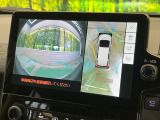 【パノラミックビューモニター】専用のカメラにより、上から見下ろしたような視点で360度クルマの周囲を確認することができます☆死角部分も確認しやすく、狭い場所での切り返しや駐車もスムーズに行えます。