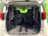 普段のお買い物や通勤、送迎等に十分な荷室スペースを確保しております。後席を跳ね上げると、大きな荷物の積載も可能です♪