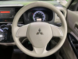 インテリアに合わせたデザインのステアリングは、運転される方のことも考え、運転しやすい形状、大きさです。是非一度、実際に触ってお確かめください。