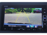 バックカメラ:後方確認がラクにできるので駐車も安心