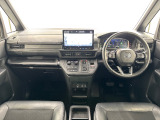 いつでも気持ちよく運転できて、使い勝手のいい収納や体をケアするシート、細部にまでこだわったインテリア♪