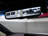 パノラミックビューモニター付きです。車両を上から見たような映像をディスプレイオーディオ画面に表示。運転席からの目視だけでは見にくい、車両周辺の状況をリアルタイムでしっかり確認できます。
