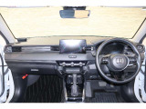 操作性に優れた運転席となります!小物入れや各ボタンの配置にこだわり、使いやすいです!座り心地もよく視認性も良好なのでロングドライブもお任せ下さい!