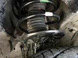 お車を安心してお乗りいただく為には、足回りの定期点検が欠かせません。サービスサポート(有償保証)では無料点検もご提供しており、安心のカーライフをお過ごしいただけるサポート体制が整っています。