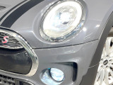 ●LEDヘッドライト:夜間走行時も良好な視界を確保し安心して運転できる高輝度LEDヘッドライトを装備!点灯速度が早く、消費電力も抑えられています。