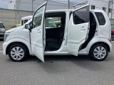 大きく開くドアで乗り降りらくらく♪