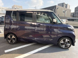 サイドから見ても素敵なデザインの軽自動車です!天井も高く室内空間も広く快適です☆