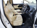 運転席です。内装色はフラクセンです。