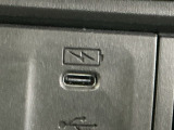(Type-C〈3A〉)USBチャージャー搭載。スマートフォンなどの充電にとっても便利です