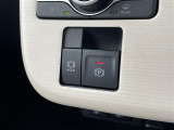 【電動パーキングブレーキ】ブレーキを踏んで停車したときにブレーキペダルから足を離しても停車状態を維持することができます。