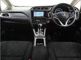 ◆視界広々で非常に運転しやすくロングドライブでも疲れを感じさせないすっきりとまとまったインパネ周りです。
