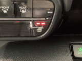 運転席にはシートヒーターが付いています☆寒い時期に腰周りを温めてくれるので体全体が温まりやすいのは勿論、暖房と違い顔に風が当たらないので、乾燥肌やドライアイの方でも大丈夫☆