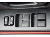 スイッチ一つで窓を開け閉めできるパワーウィンドウスイッチです。