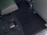 この度は、当店のお車をご覧いただきまして誠にありがとうございます。当店では全国販売・納車も行っております。県によって陸送費用は異なりますのでお気軽にお問い合わせください。