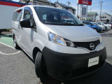 走行約1.5万km!!平成/令和年式、装備充実のお買い得なシルバーメタリックのNV200 バネットバン DXが入庫しました!!内外装大変キレイです☆中古車は総額でご検討下さい♪