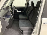 【運転席・助手席シート】いたみ、汚れなどは少なく、全体的に良好な状態です。