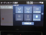 ディスプレイオーディオを装備。スマートフォンとクルマを繋ぐことで、これまでのナビに加えて色々なサービスが楽しめます。
