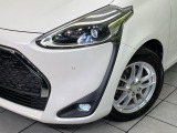 【LEDヘッドライト】悪天候や夜間走行時も良好な視界を確保し安心して運転できる高輝度LEDヘッドライトを装備!点灯速度が早く、消費電力も抑えられています。
