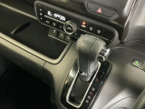 発進時から滑らかに加速する無段階変速のCVTはストップ&ゴーの多い街の中も快適です
