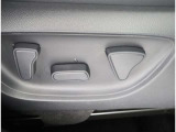 パワーシート搭載。微妙な調整が手軽にでき、お客様にピッタリのポジションで運転することが可能です。