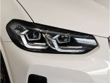 BMWの伝統の丸目4灯ヘッドライトでございます。LEDライトで視認性もよく明るく安全性の向上につながります。