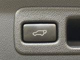 【パワーバックドア】スマートキーや運転席のボタンを押すだけでリアゲートが自動で開閉します!荷物を持っている時や、高い位置にあるバックドアを閉める際に便利な機能です♪